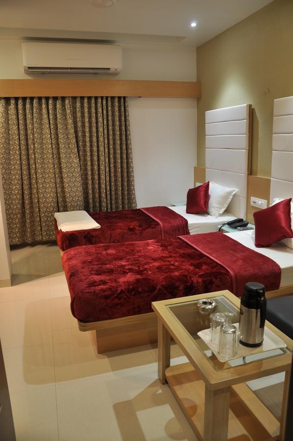 Ashish Restaurant And Guesthouse Сурат Экстерьер фото