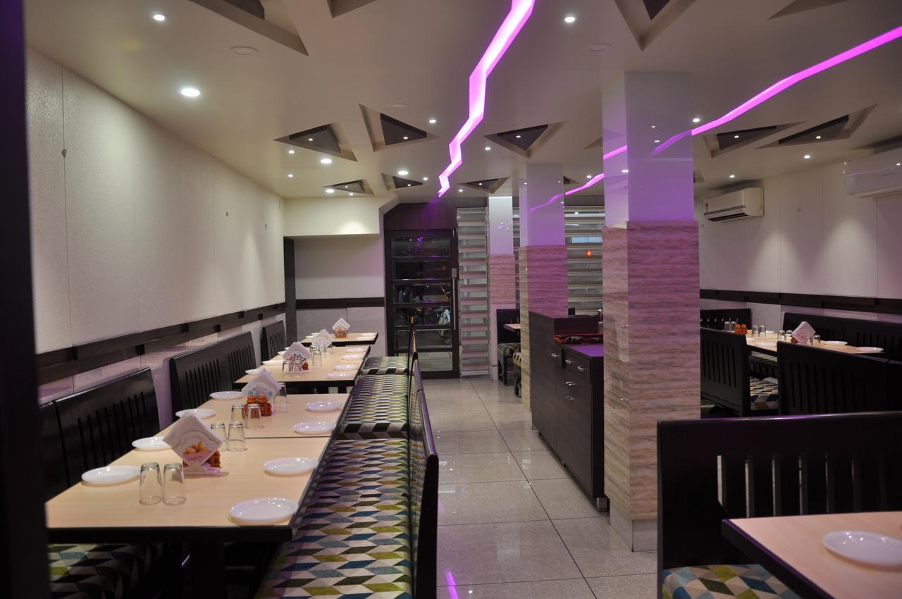 Ashish Restaurant And Guesthouse Сурат Экстерьер фото